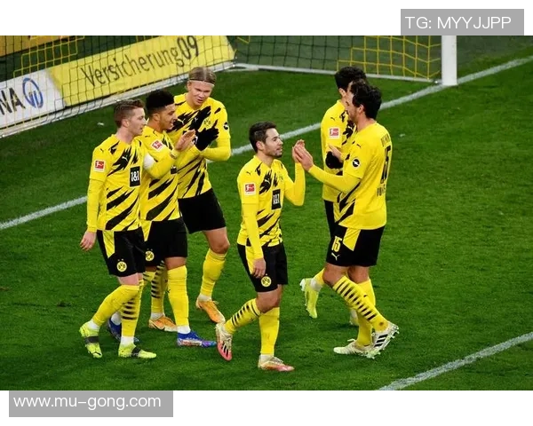 意甲激战：多特蒙德与里昂鏖战至平局红牌事件引发全场热议