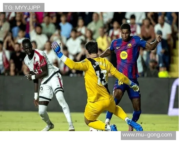 德甲惊现冷门巴萨3-0战胜切尔西争议判罚引发全场热议