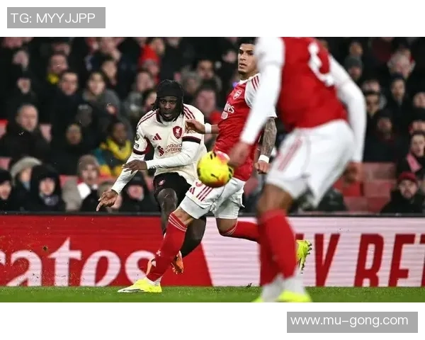 阿森纳狂胜国米6-2红牌争议引发全场热议与十大精彩进球回顾 阿森纳狂胜国米6-2红牌争议引发全场热议与十大精彩进球回顾