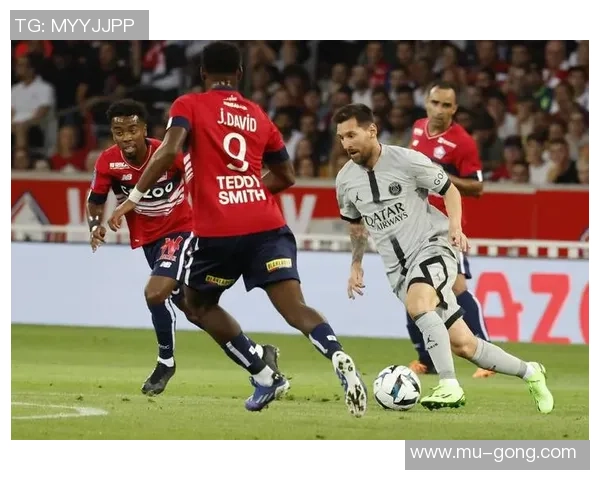 英超激战：拜仁逆转巴黎圣日耳曼乌龙球引发争议与全场沸腾