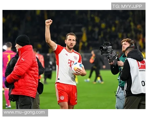 德甲精彩对决曼联6-2大胜AC米兰帽子戏法点燃全场激情