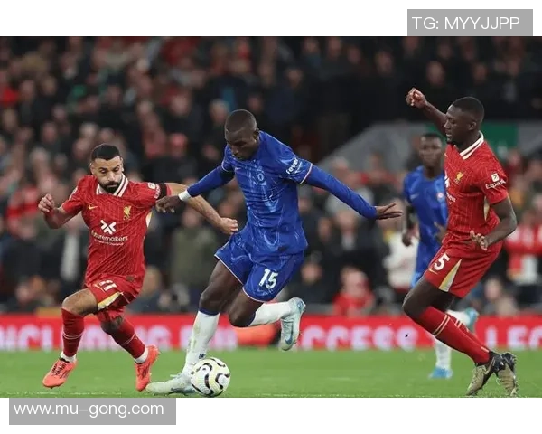 意甲激战拜仁与切尔西握手言和绝杀瞬间引发争议判罚引爆全场气氛 意甲激战拜仁与切尔西握手言和绝杀瞬间引发争议判罚引爆全场气氛